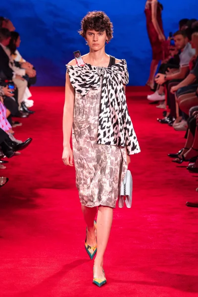 Look 12